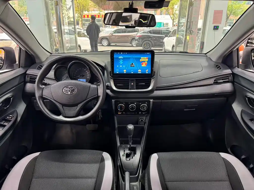 Toyota Yaris L — миниатюра 9