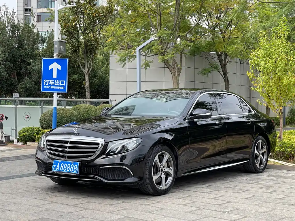 Mercedes-Benz E-Class — миниатюра 3