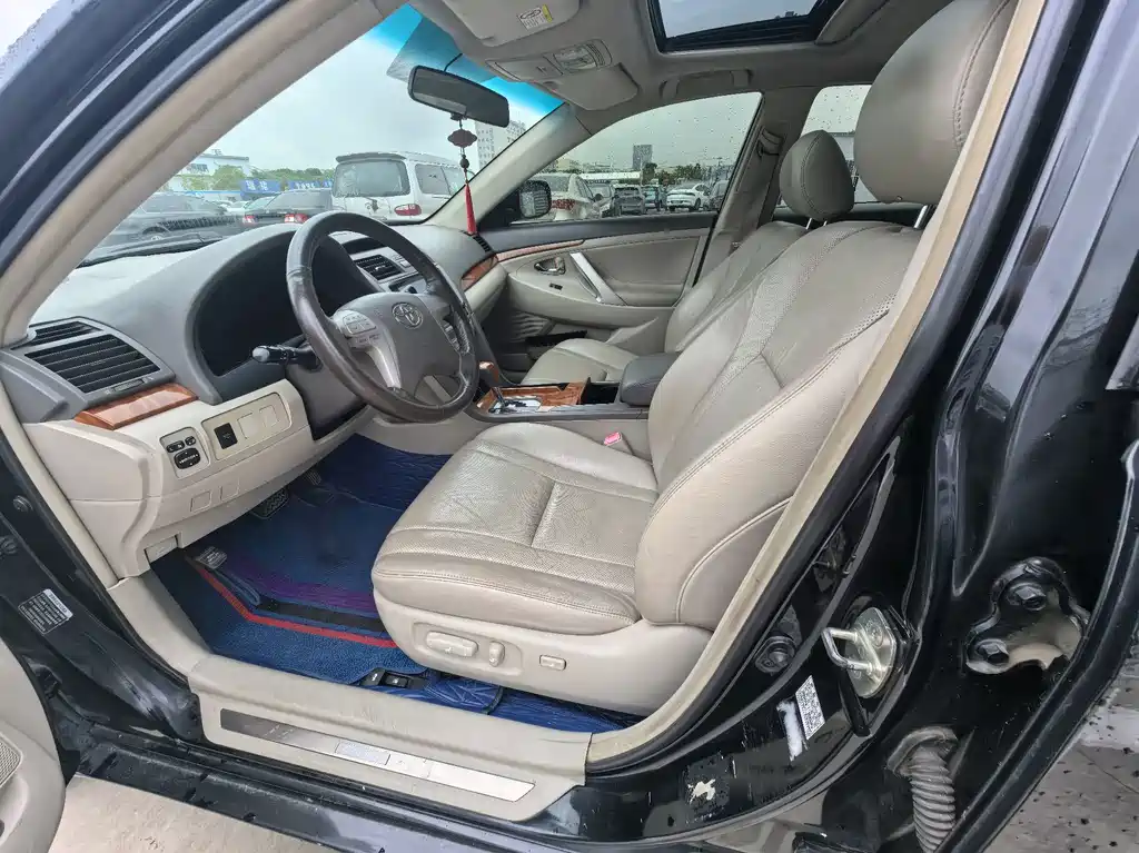 Toyota Camry — миниатюра 4