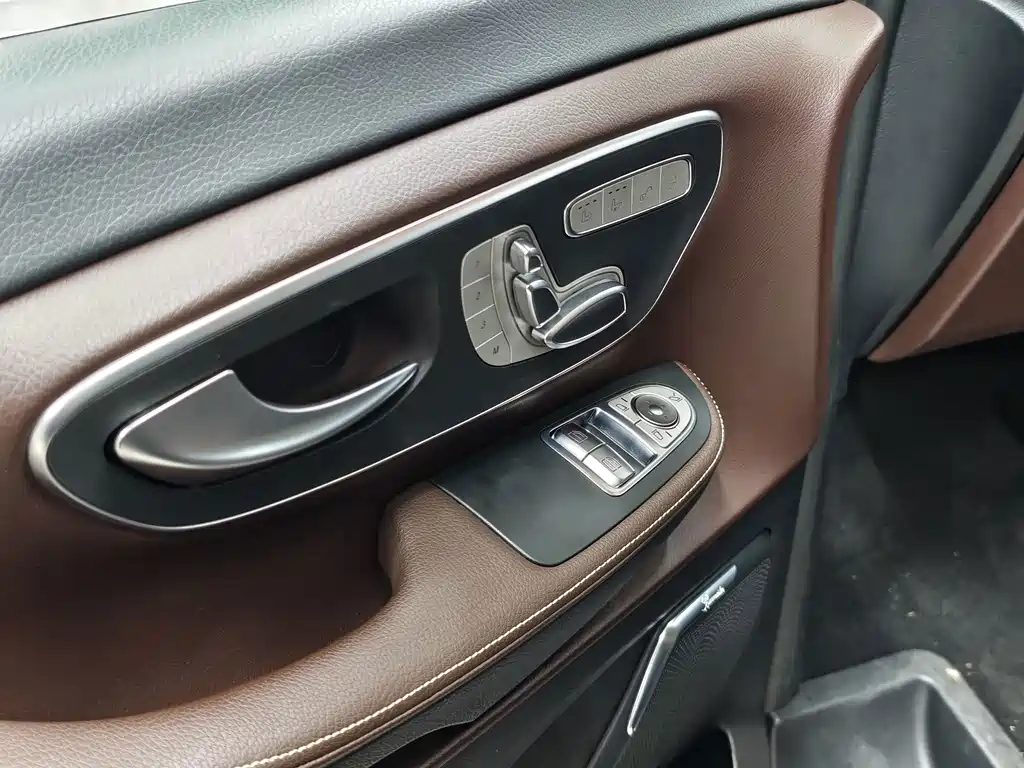Mercedes-Benz V-Class — миниатюра 15