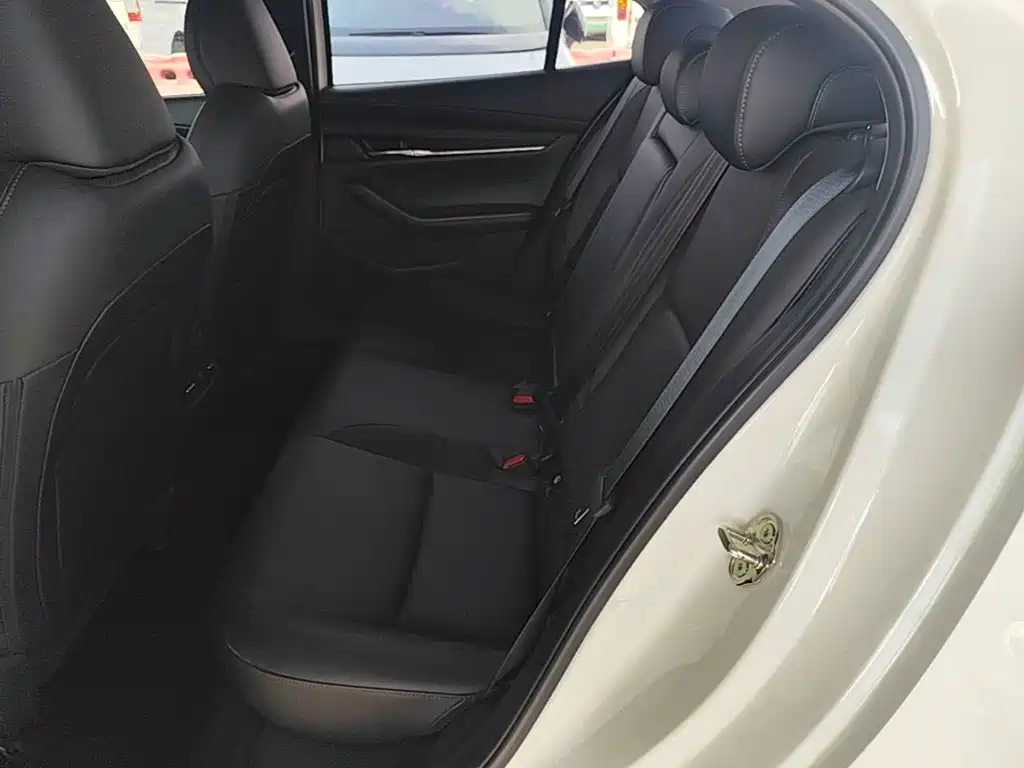 Mazda 3 Axela — миниатюра 17