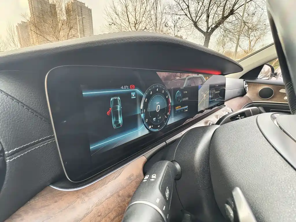 MERCEDES-BENZ E CLASS