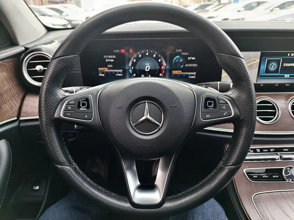 MERCEDES-BENZ E CLASS