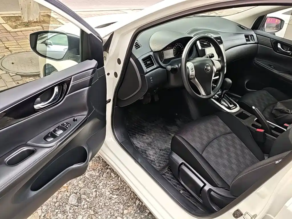 Nissan Tiida — миниатюра 16