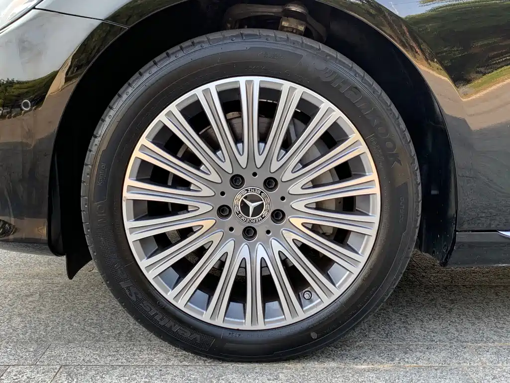 Mercedes-Benz E-Class — миниатюра 13