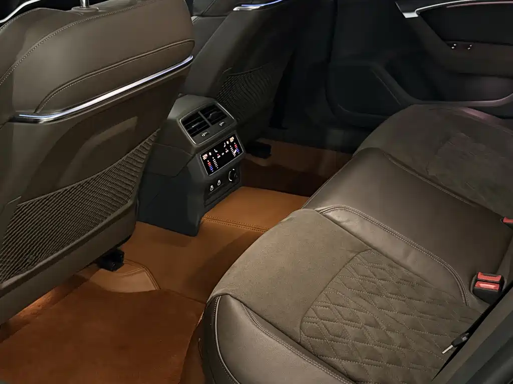 Audi A7L — миниатюра 5