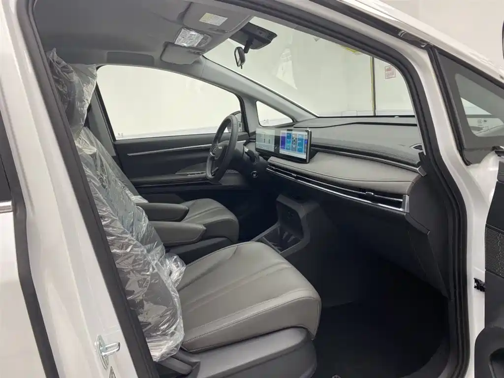 SAIC MAXUS EVERYONE 7