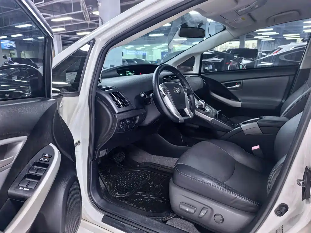 Toyota Prius — миниатюра 5
