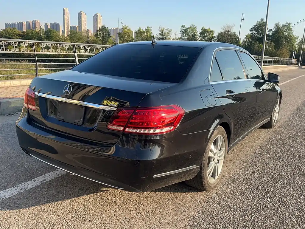 Mercedes-Benz E-Class — миниатюра 7