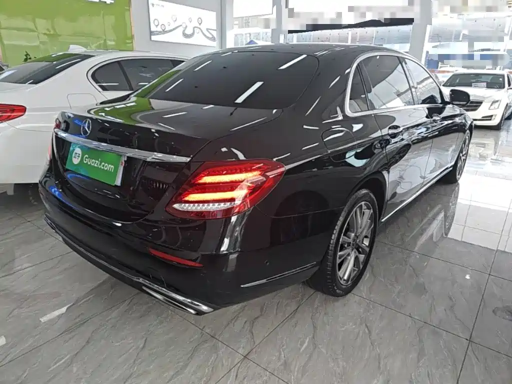 Mercedes-Benz E-Class — миниатюра 7