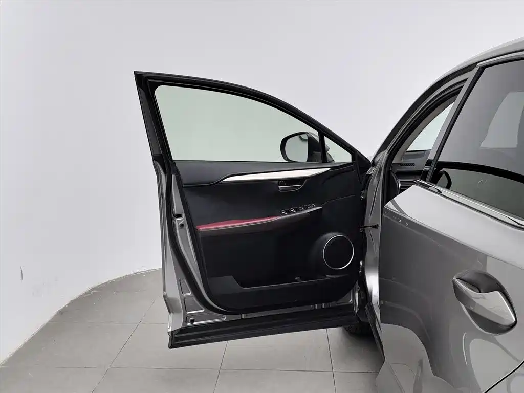 Lexus NX 2018 300