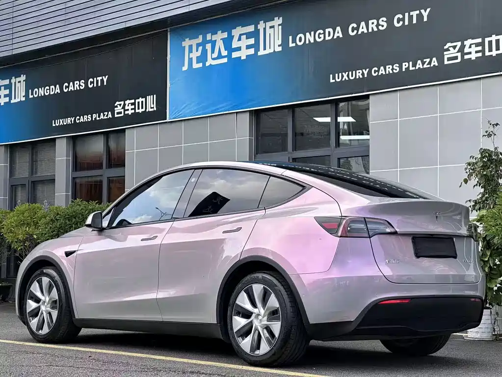 Tesla Model Y — миниатюра 12