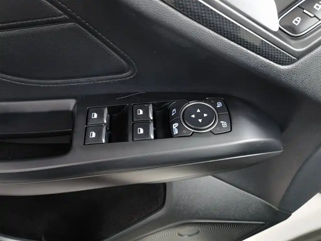 Ford Focus 2019 EcoBoost 180 AT ST Line