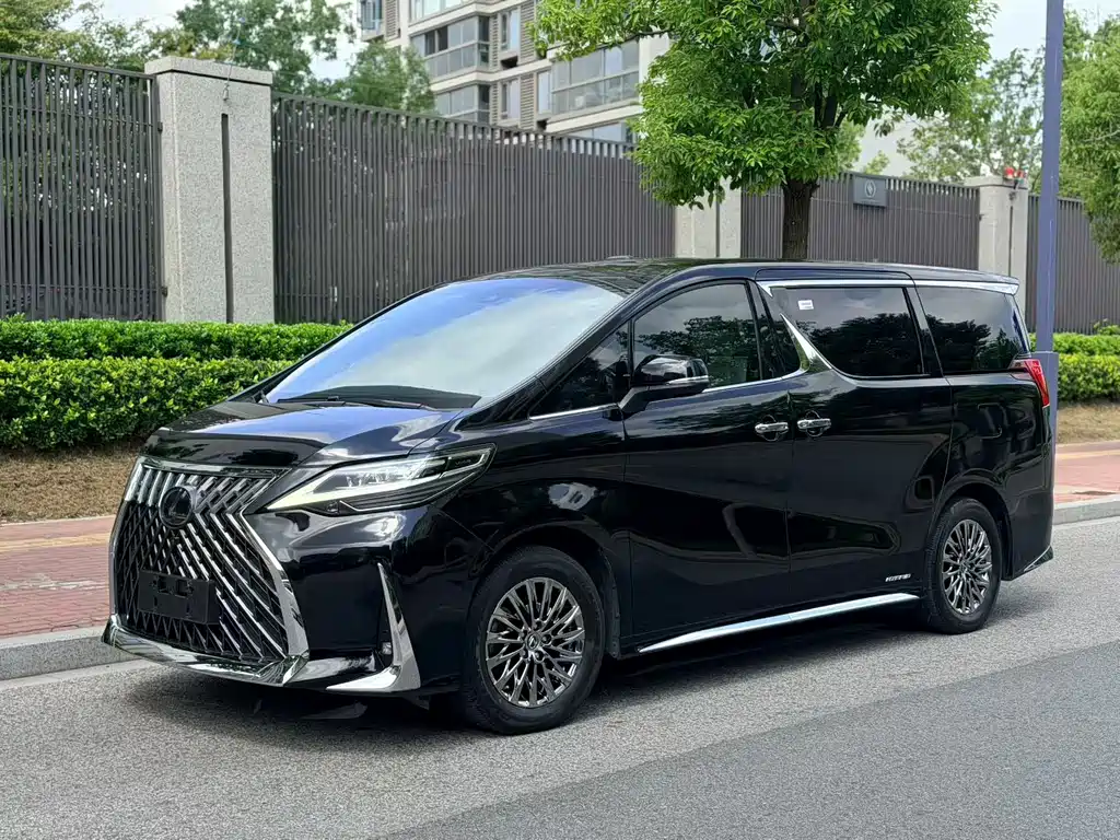 Lexus LM