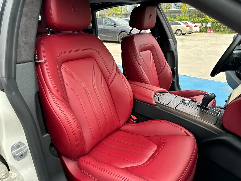 Maserati Quattroporte — миниатюра 18