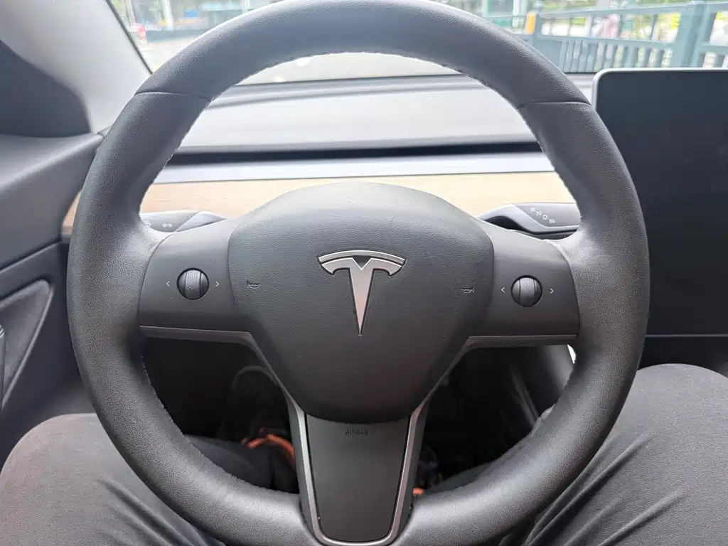 Tesla Model 3 — миниатюра 9