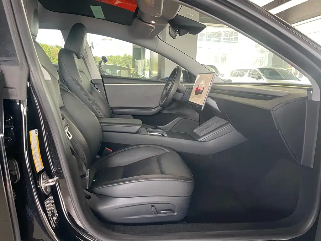 Tesla Model 3 — миниатюра 6