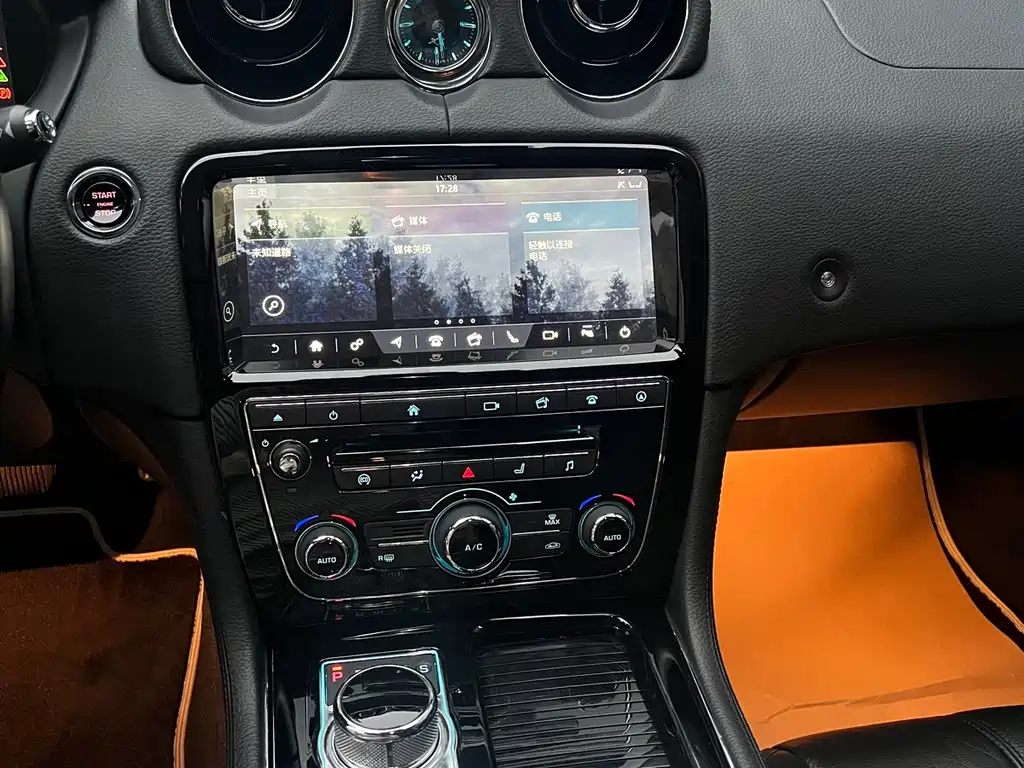 Jaguar XJ — миниатюра 8