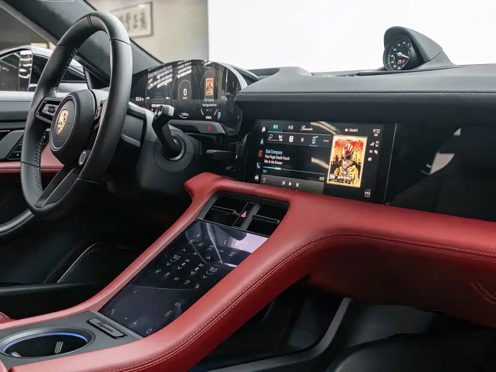 Porsche Taycan — миниатюра 21