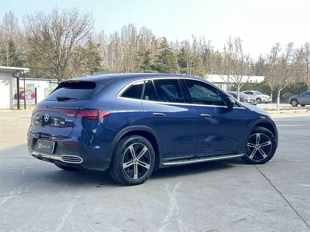 MERCEDES-BENZ EQE SUV