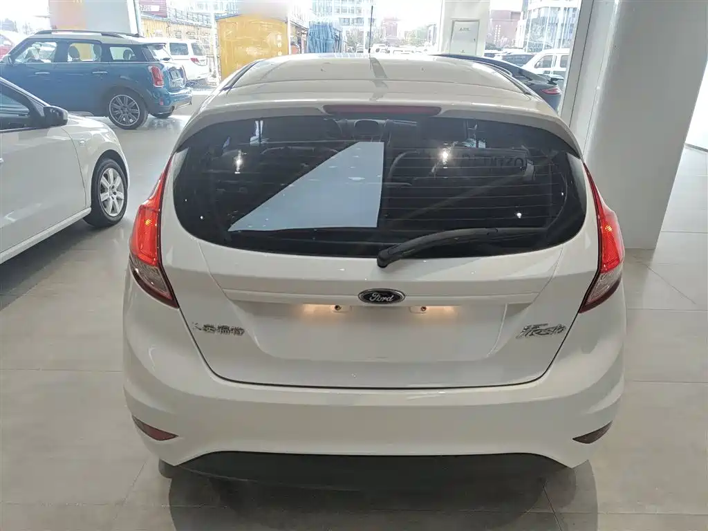 Ford Fiesta 2013 1.5L AT Fashion