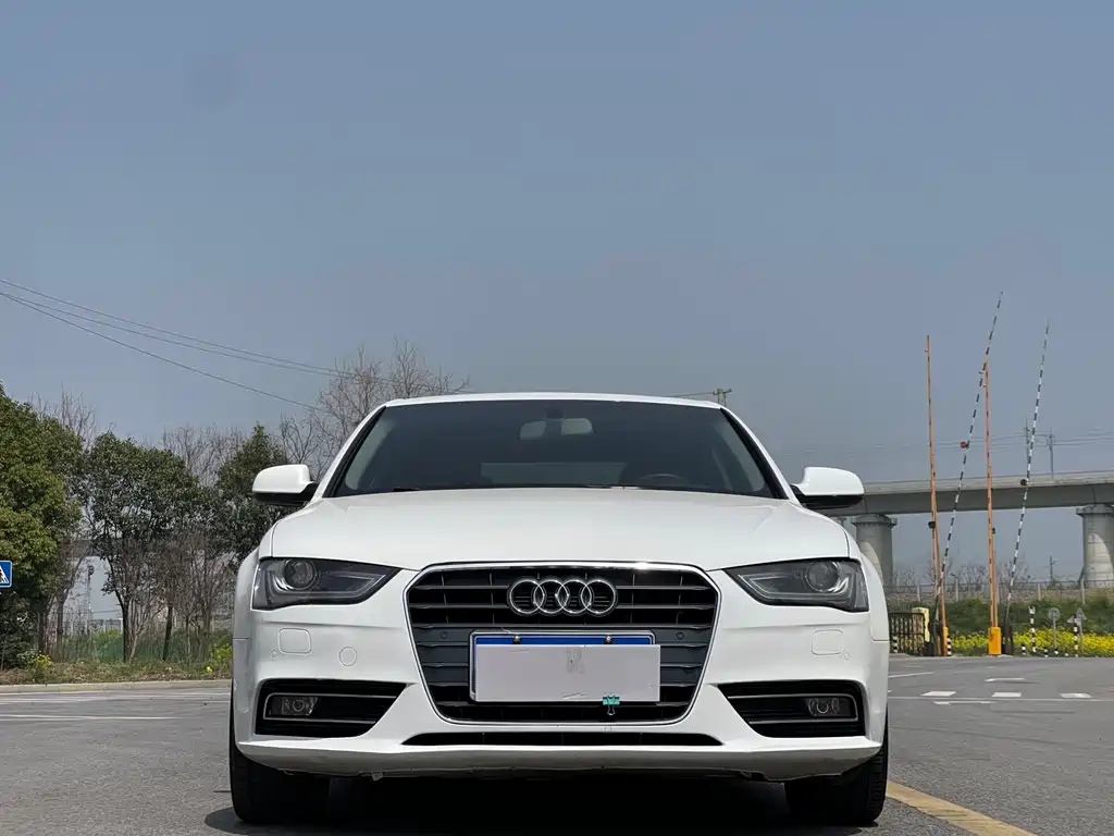 Audi A4L 2013 35 TFSI AT Comfort