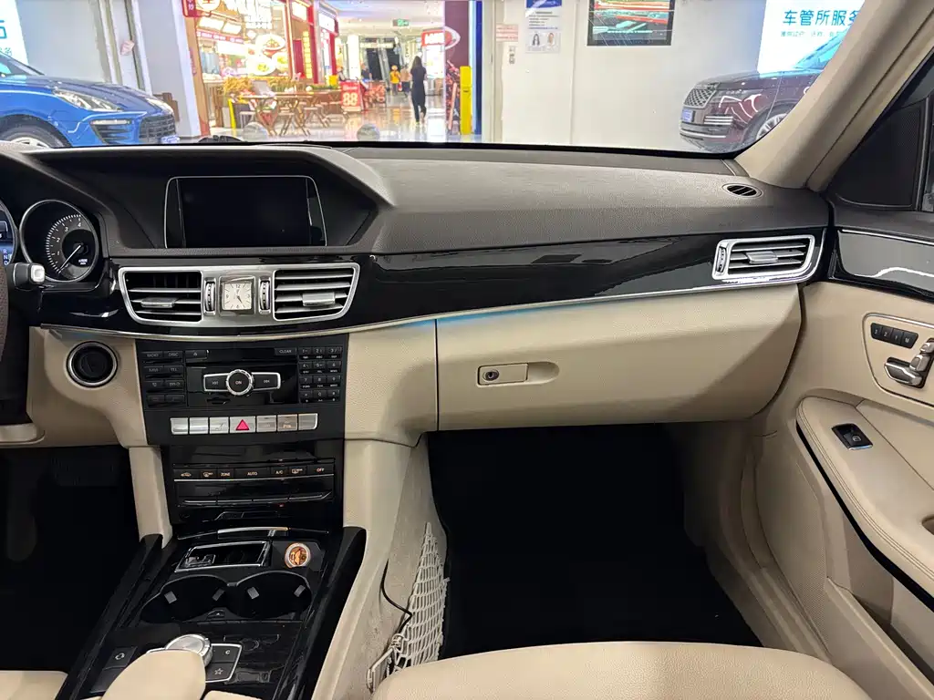 Mercedes-Benz E-Class — миниатюра 16