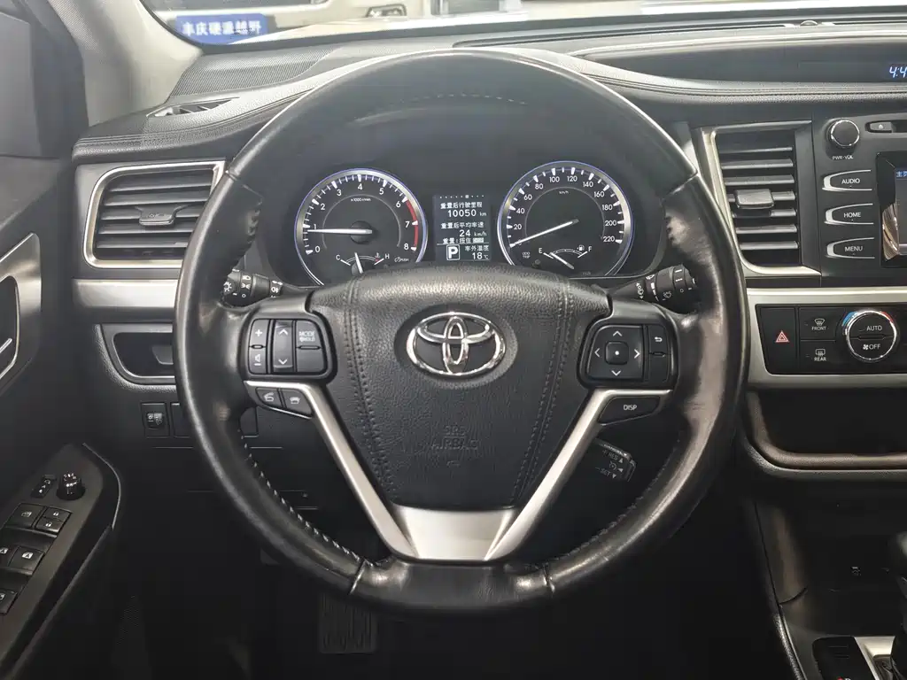 TOYOTA HIGHLANDER