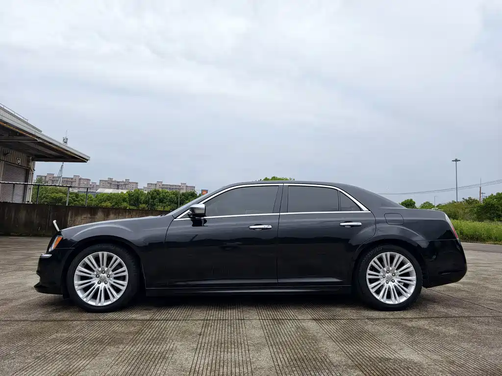 Chrysler 300C — миниатюра 31