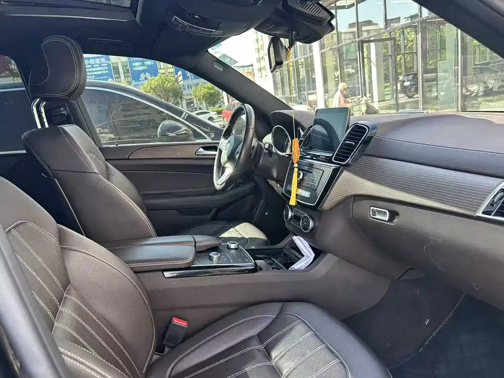 Mercedes-Benz GLE (Import) — миниатюра 5