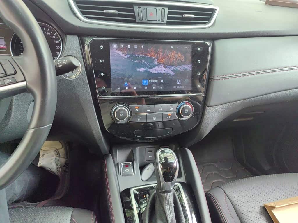 Nissan Qashqai 2.0 л 2021 г. Белый, пробег 23500 км