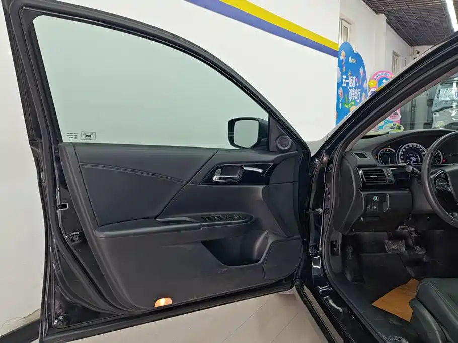 Honda Accord — миниатюра 7