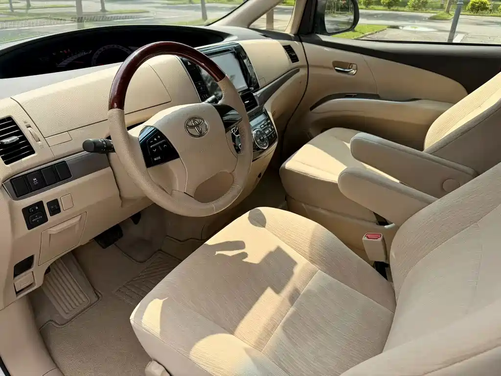 Toyota Previa — миниатюра 5