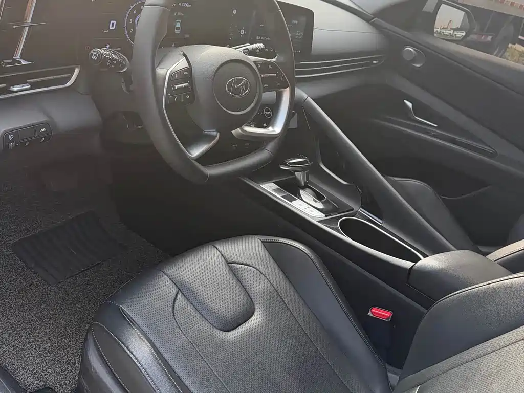 Hyundai Elantra - фото 7