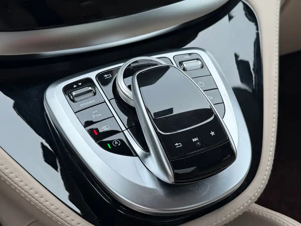 Mercedes-Benz V-Class — миниатюра 16