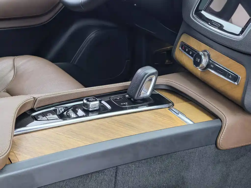 Volvo XC90 — миниатюра 5