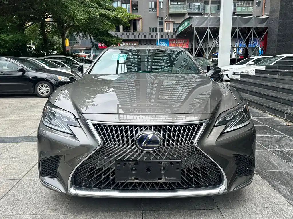 Lexus LS 2018 500h Luxury V