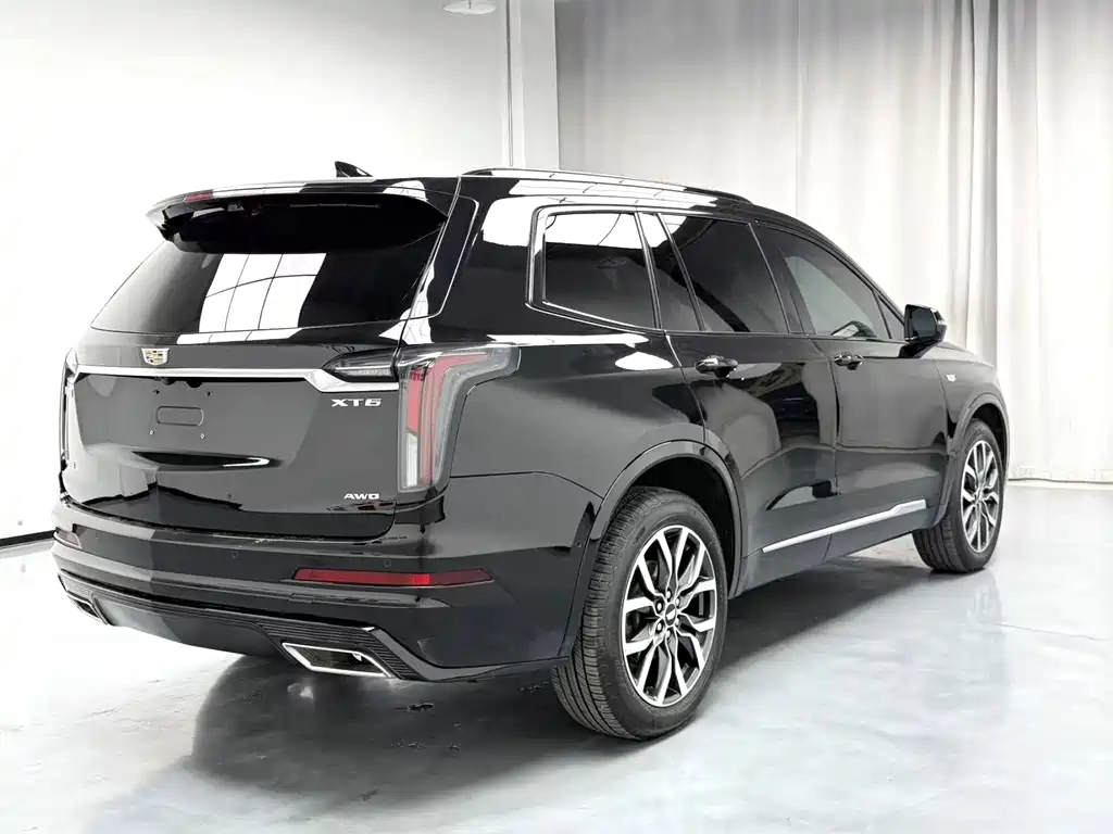 CADILLAC XT6