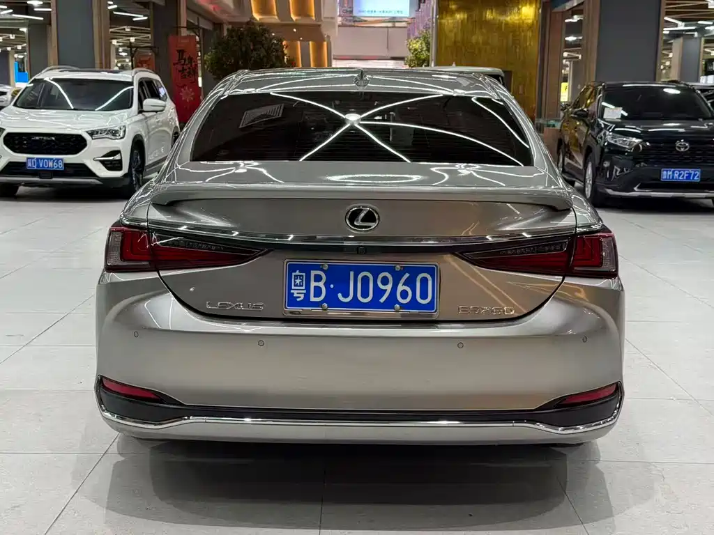 Lexus ES 2020 200