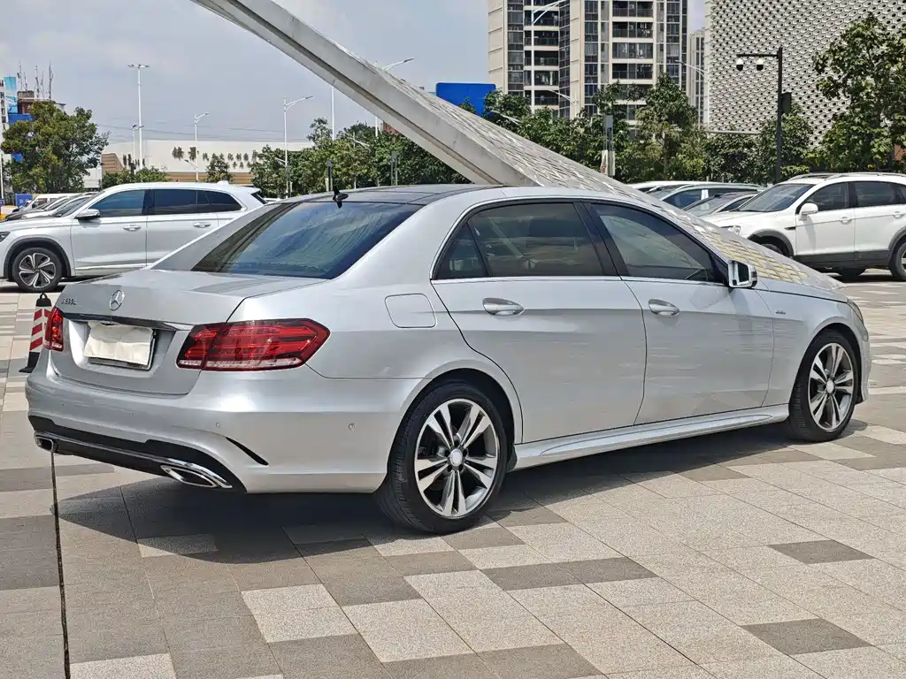 Mercedes-Benz E-Class — миниатюра 4