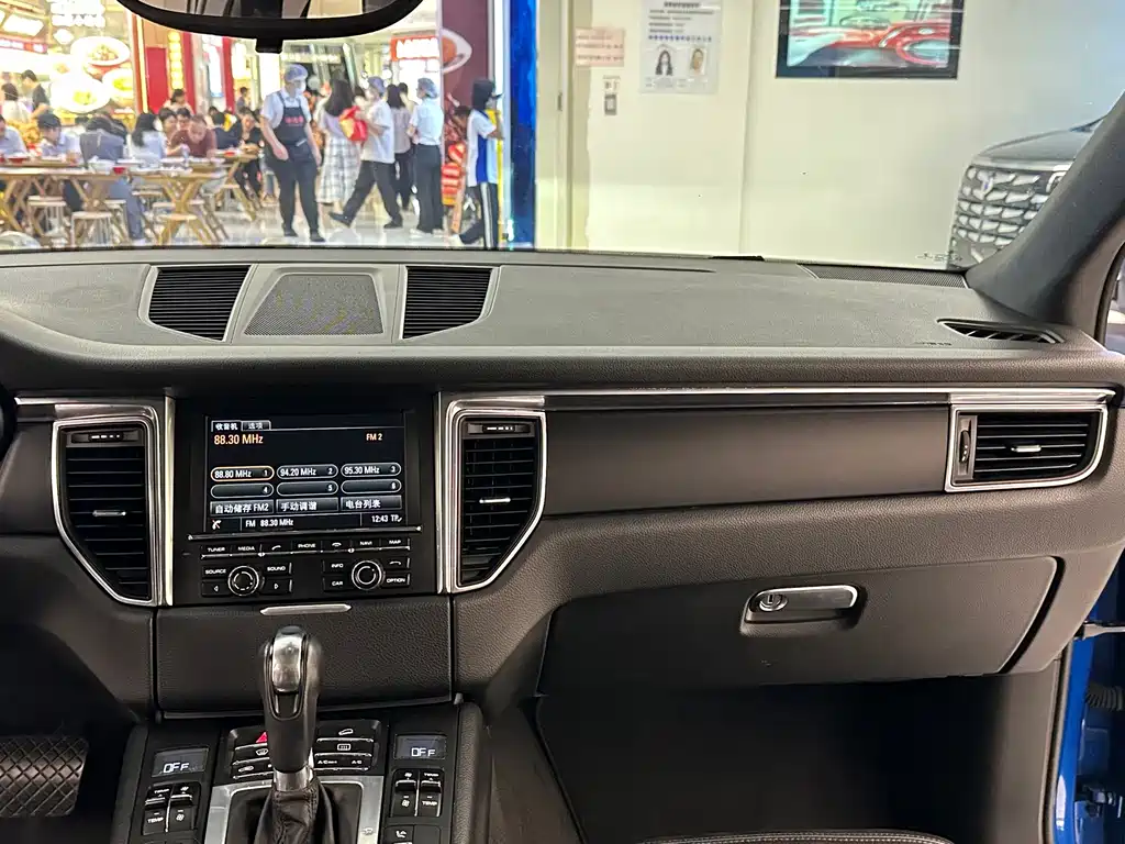 Porsche Macan — миниатюра 17