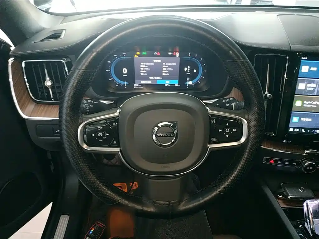 Volvo XC60 2024 B5 Luxury