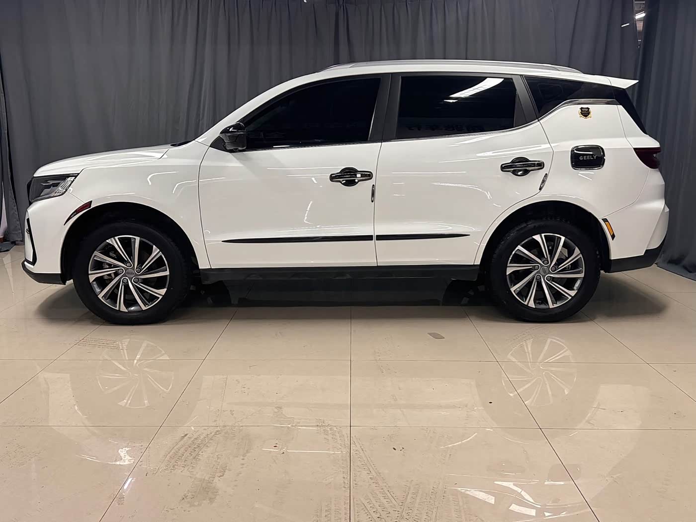 Geely Emgrand X6 1.4 л 2023 г. Белый, пробег 24000 км
