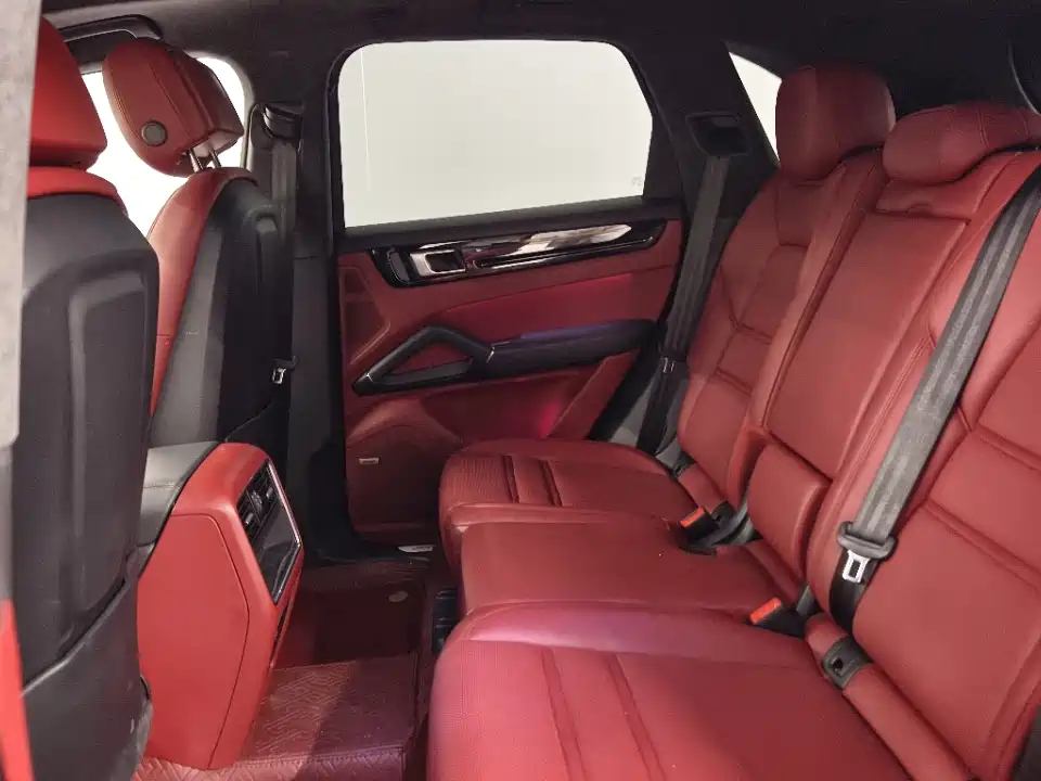 Porsche Cayenne — миниатюра 9