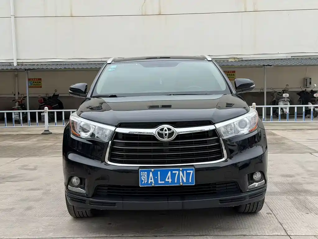TOYOTA HIGHLANDER