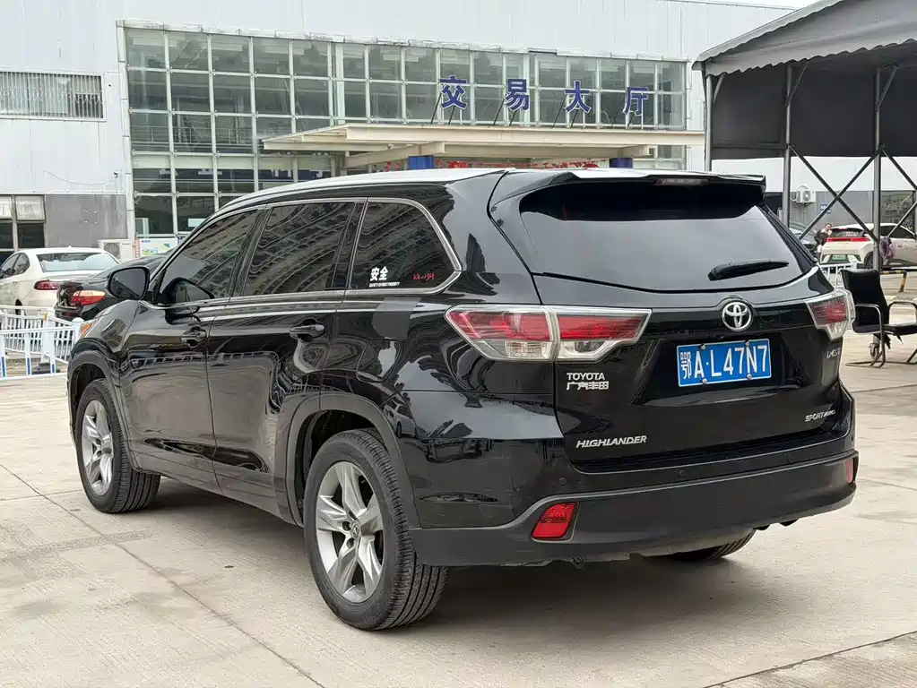 TOYOTA HIGHLANDER