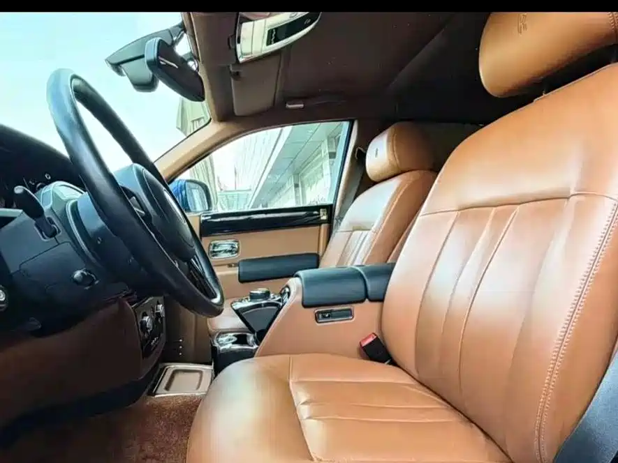 Rolls-Royce Phantom — миниатюра 10