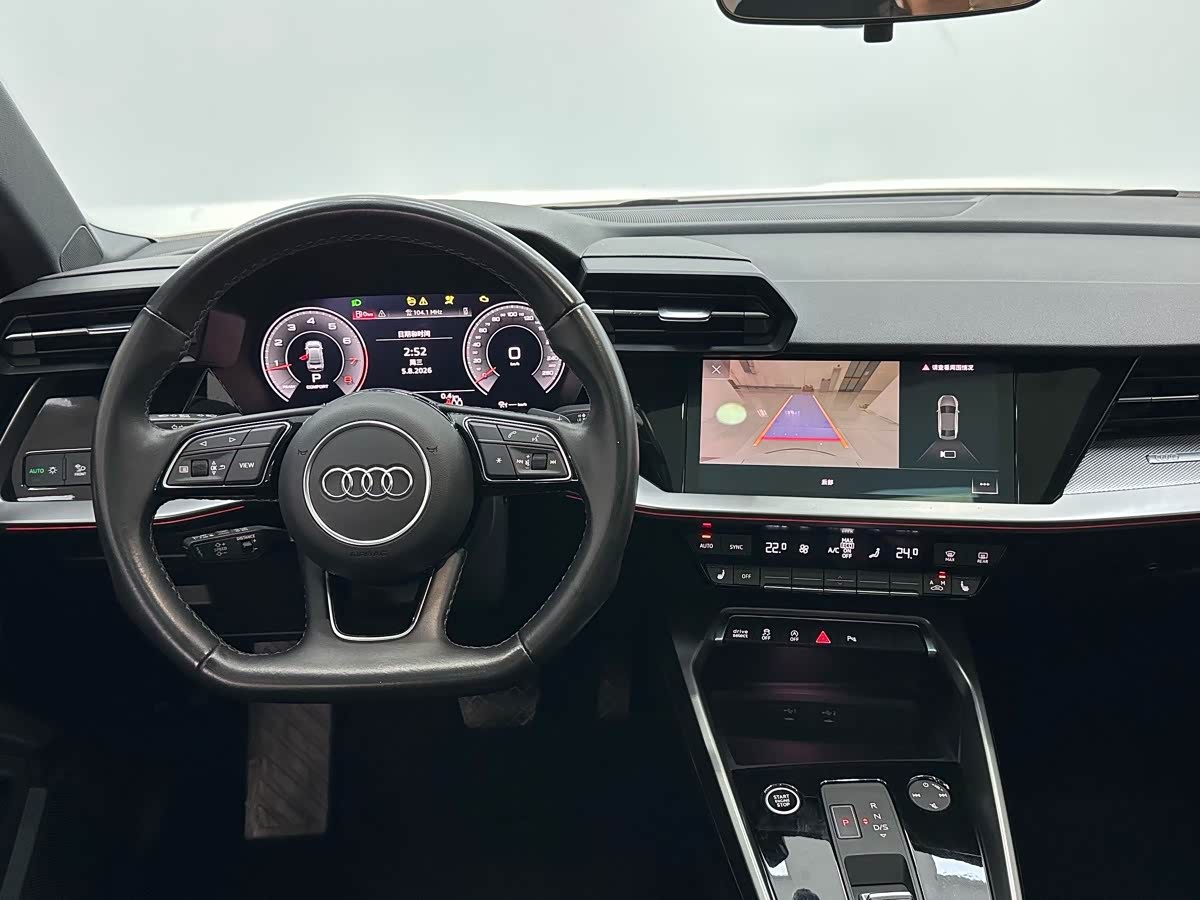 Audi A3 1.4 л 2023 г. Белый, пробег 40000 км