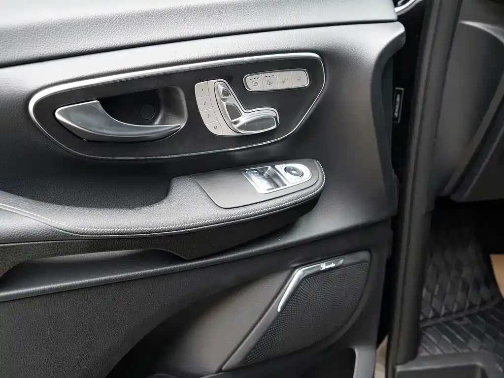 MERCEDES-BENZ V CLASS