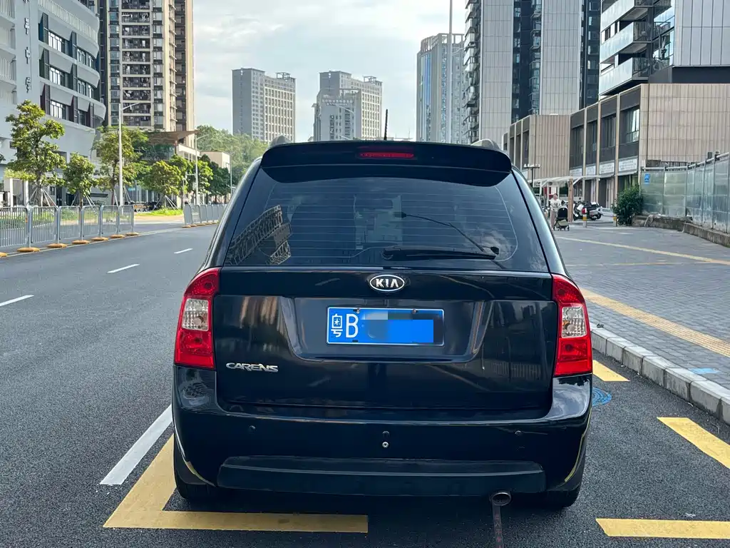 Kia Carens — миниатюра 5